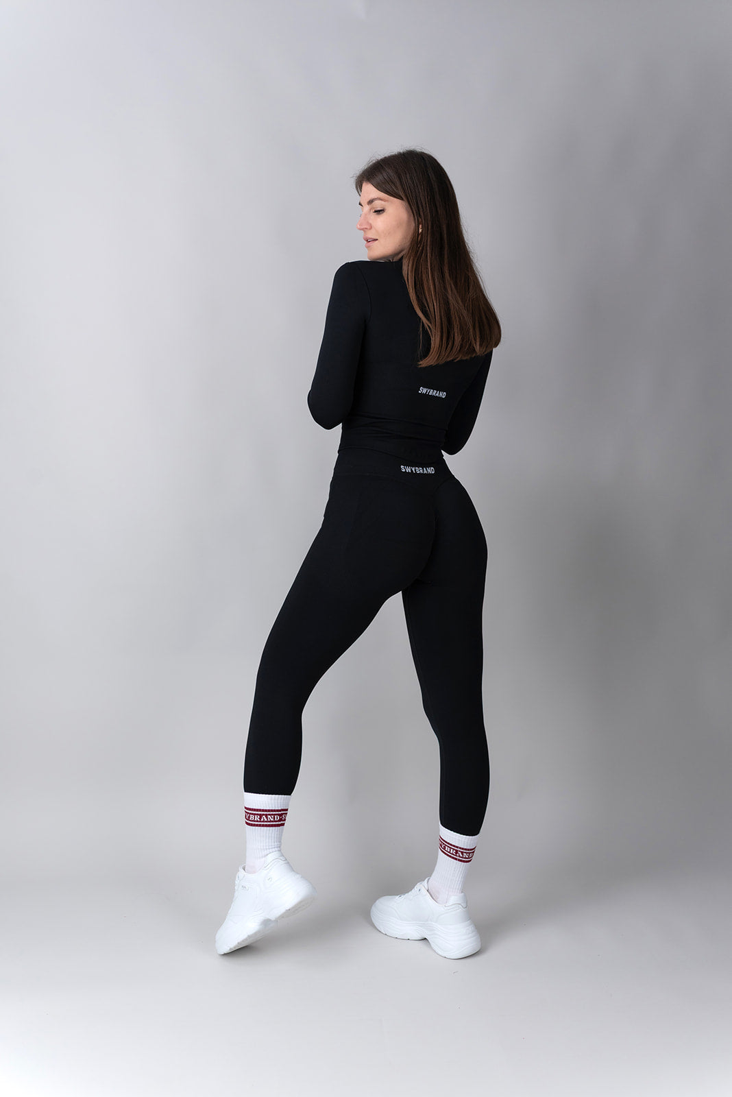 Swy Brand Statement komplet  v črni barvi, pogled od zadaj