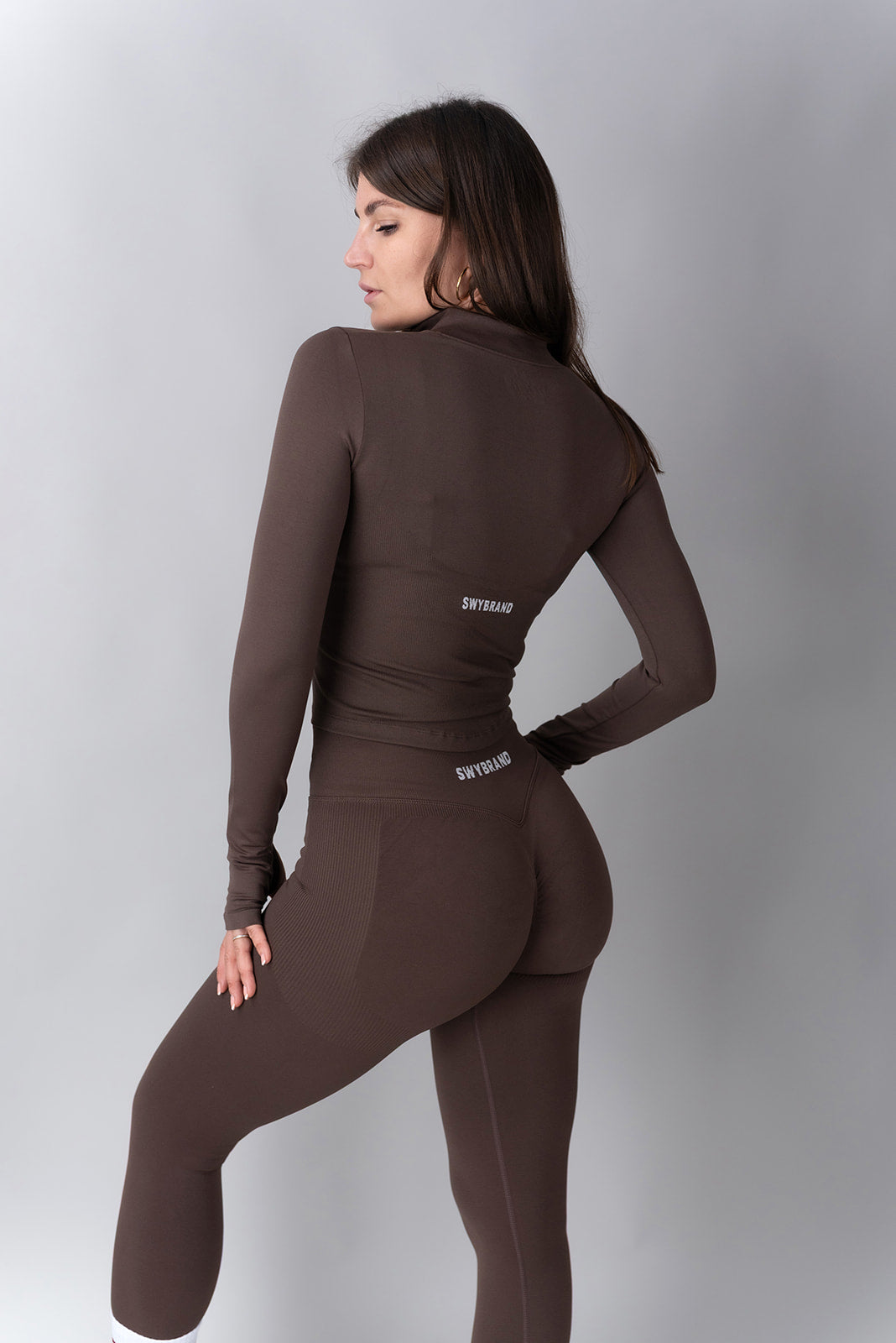 Swy Brand Statement komplet v rjavi barvi, pogled od zadaj