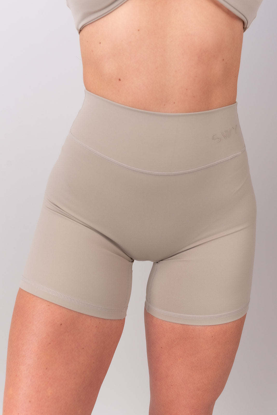 Sleek Pantaloncini