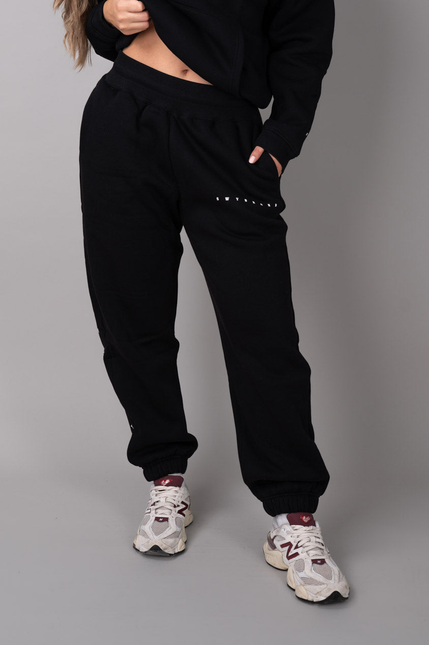 Ease joggers black- front view