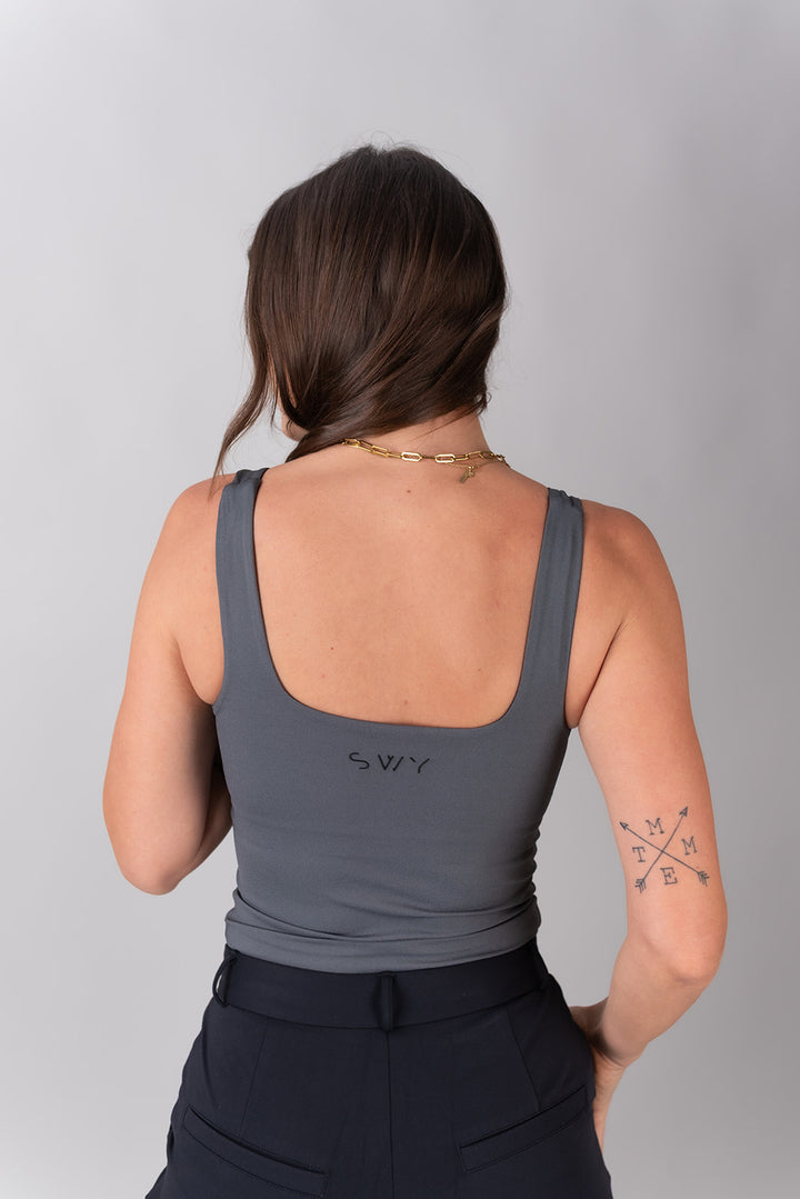Swy Brand new Office Tank Top v sivi barvi, pogled od zadaj