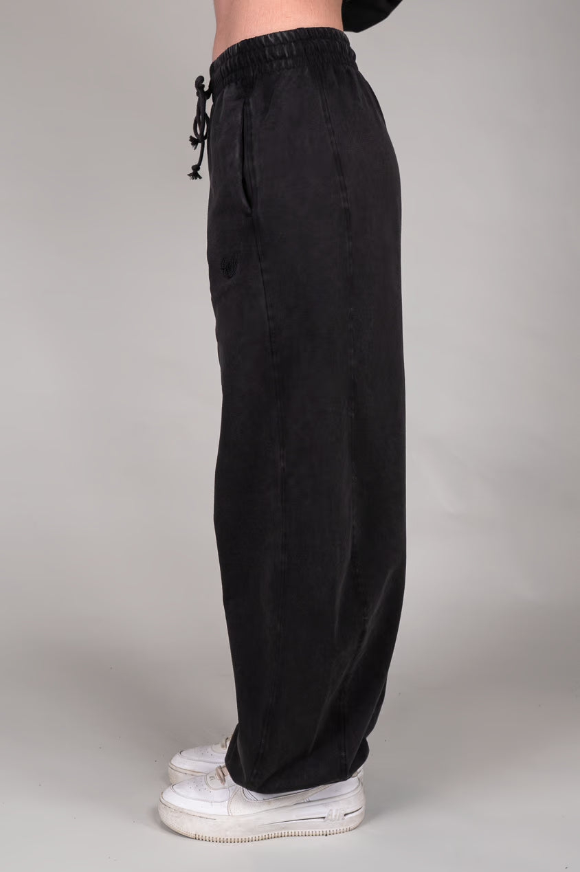 Washed Black Balloon pants side view