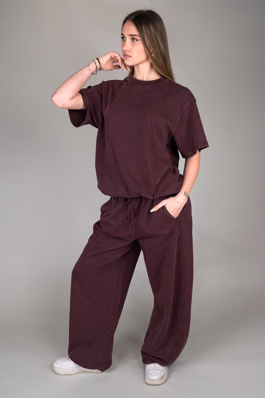 Washed red T-Shirt with pants front view